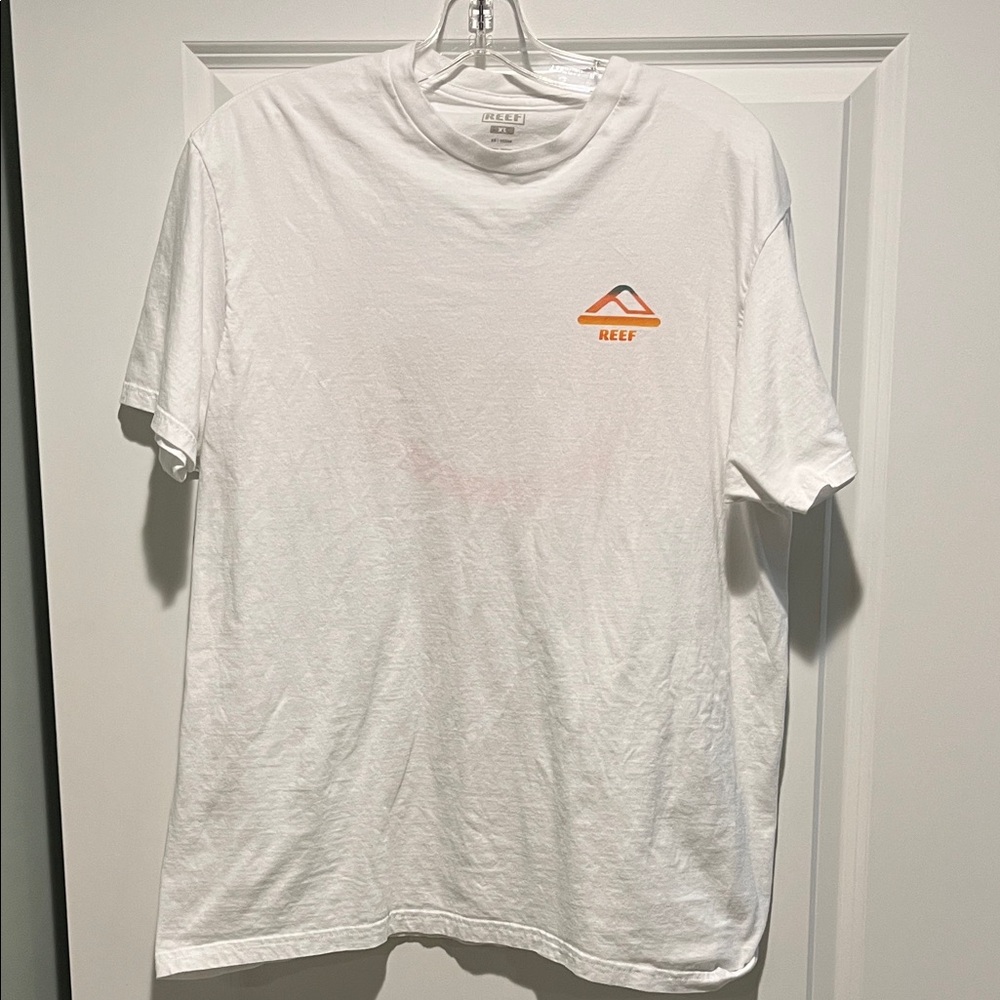Reef men’s Tee with graphic on back